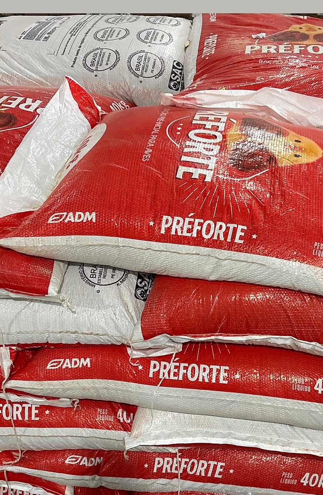 Sacos de ração Préforte empilhados